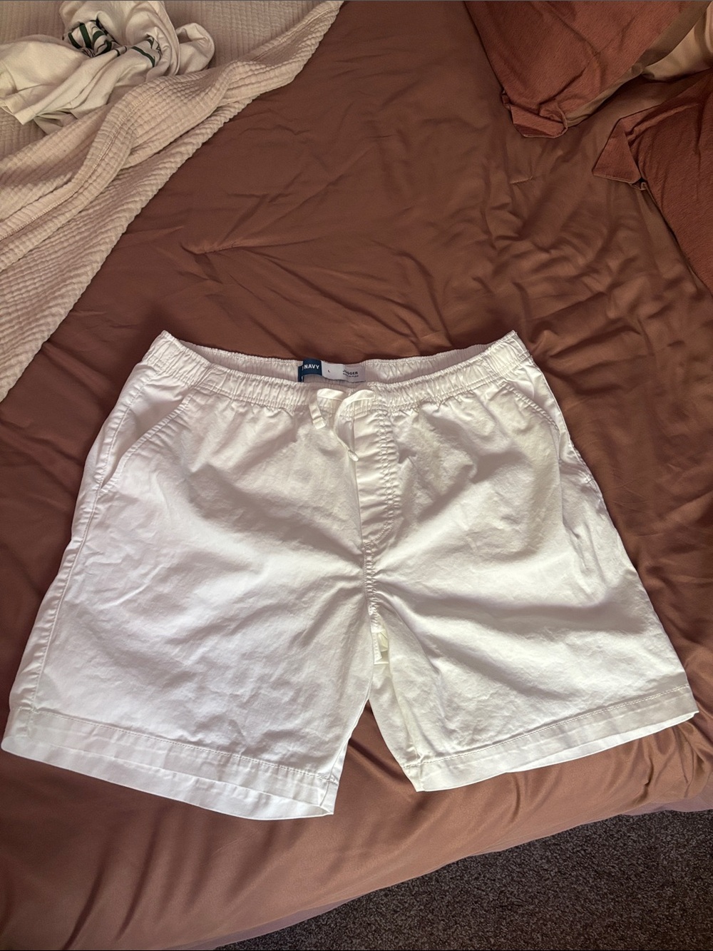 Old Navy White Men’s Drawstring Cotton Hybrid Shorts